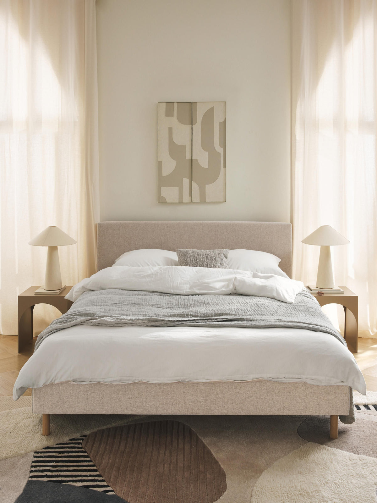 Giulmora Upholstered Bed with Wooden Feet